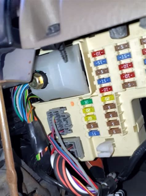 2005 ford explorer auxiliary junction box location|2005 Ford Explorer relay diagram.